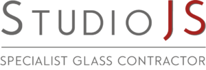 logo Studio JS Specialist Glass Contrator nei colori grigio e rosso